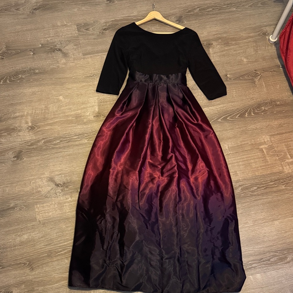 SLNY Elegant Black and Burgundy Long Sleeve Dress